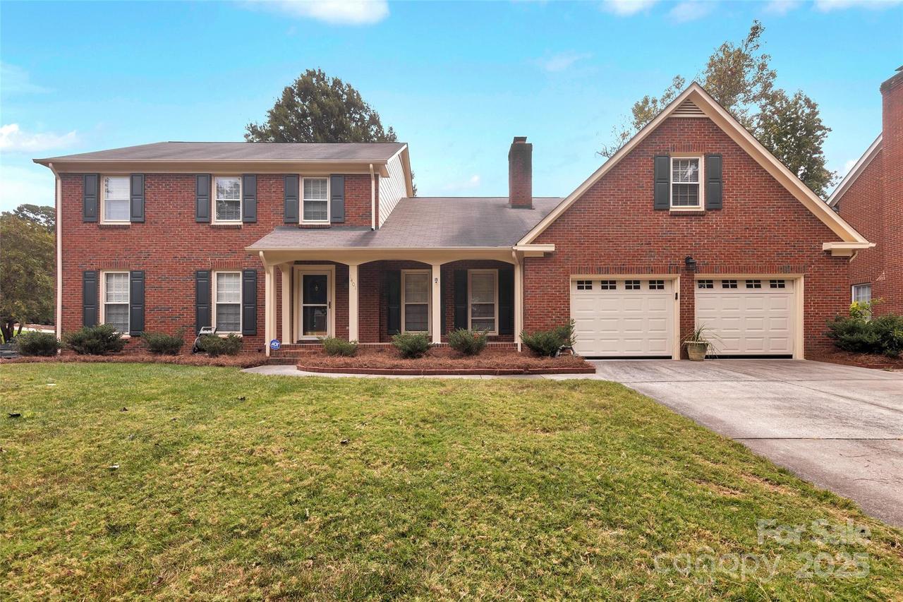 1401 Matthews Plantation Dr., Matthews, NC 28105