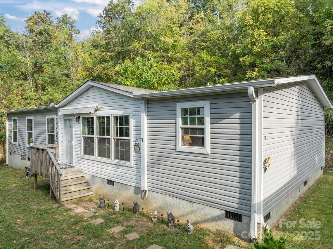 57 Persimmon Ln., Marshall, NC 28753