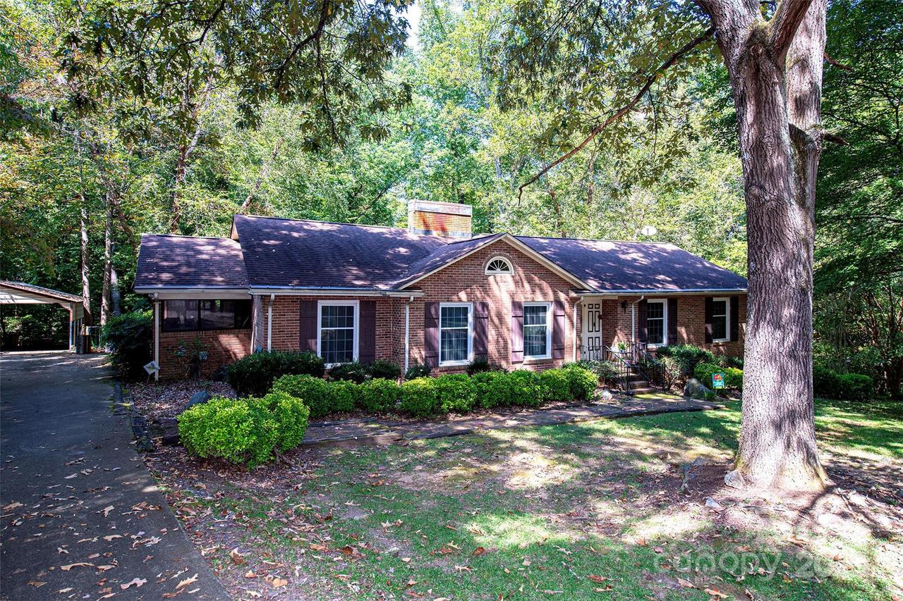 1316 Lake Way Dr., Charlotte, NC 28214