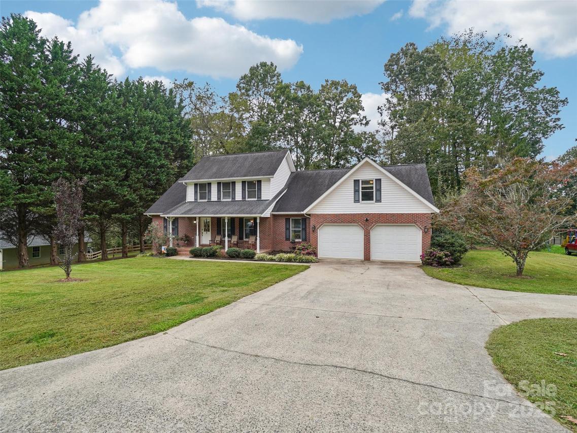 2 Cambridge Dr., Candler, NC 28715