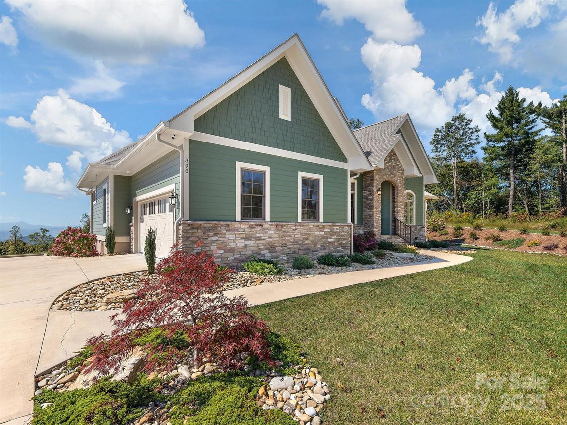 390 Dancing Bear Dr., Hendersonville, NC 28739