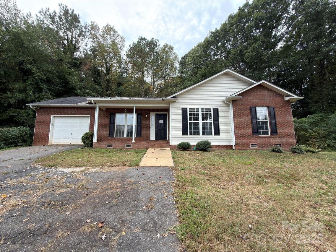 1862 Green Leaf Ct., Conover, NC 28613