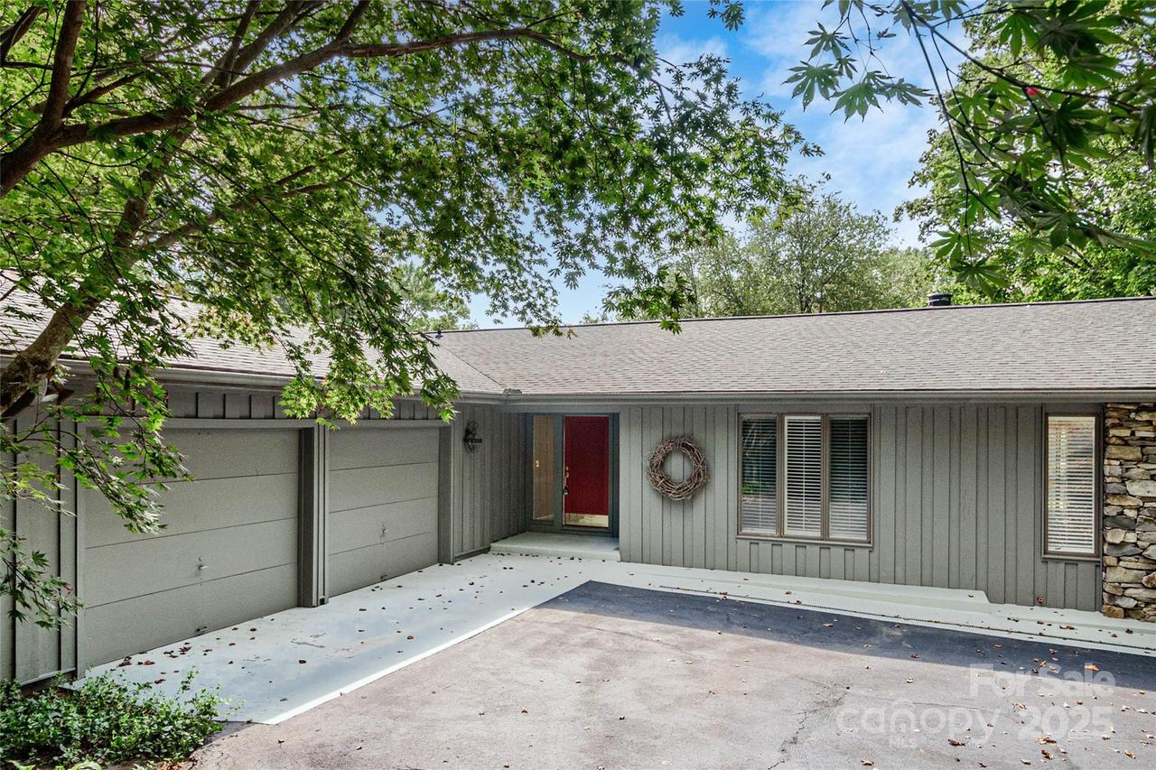 32 W Fairway Dr., Etowah, NC 28729