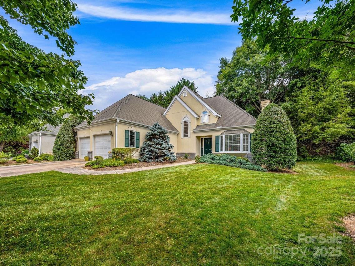 40 Tiverton Ln., Asheville, NC 28803