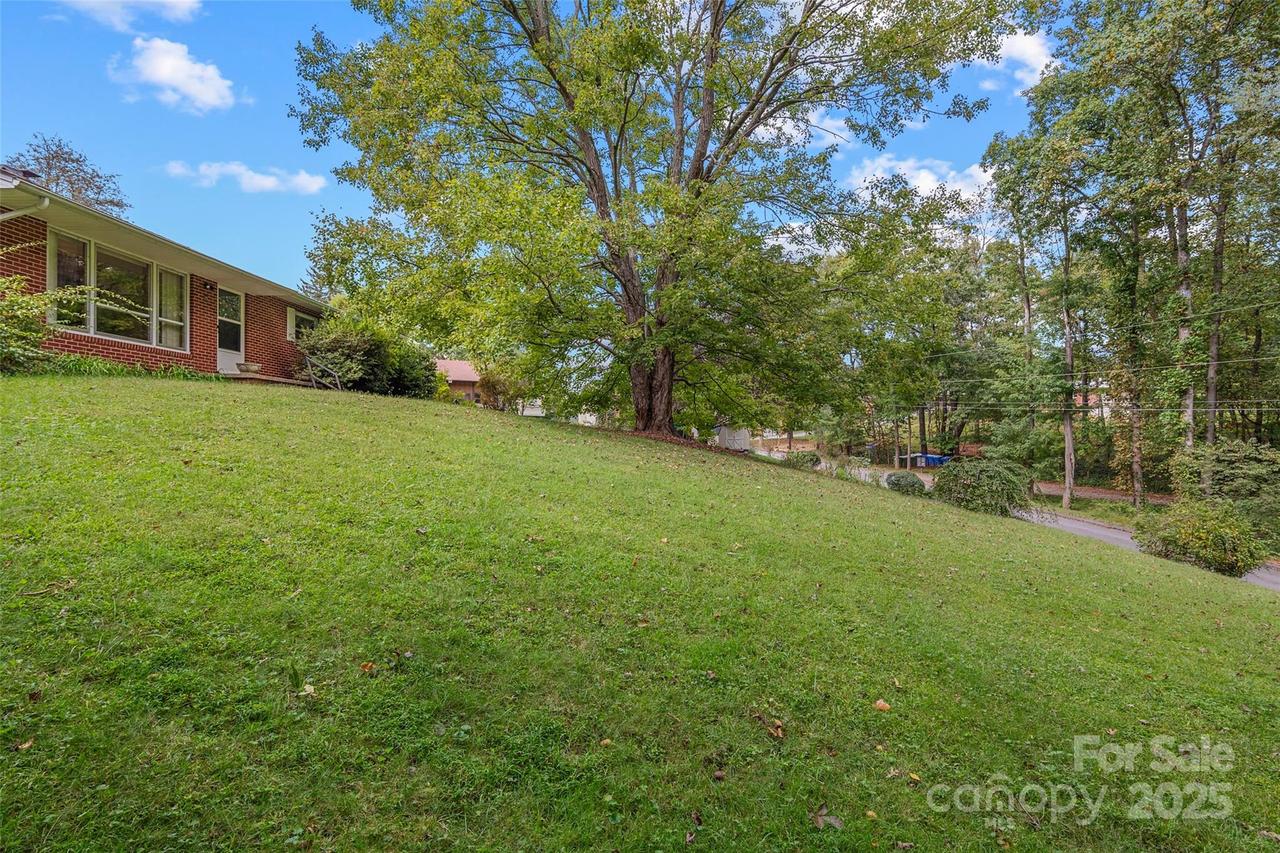 25 Baker Dr., Asheville, NC 28806