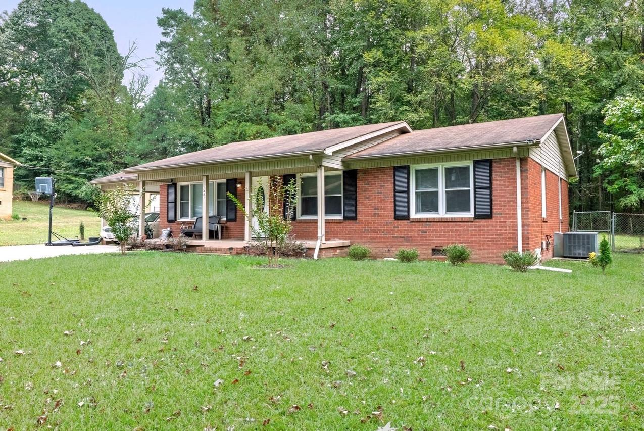 1441 Sherwood Dr., Kannapolis, NC 28081