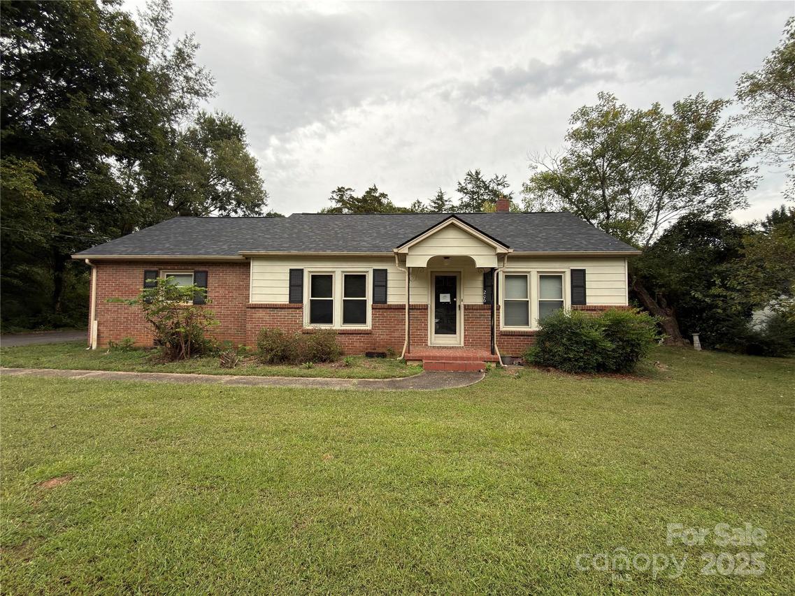 206 11th St., Hildebran, NC 28637