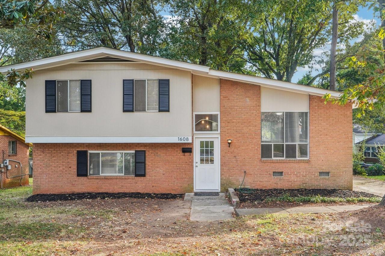 1608 Carfax Dr., Charlotte, NC 28216