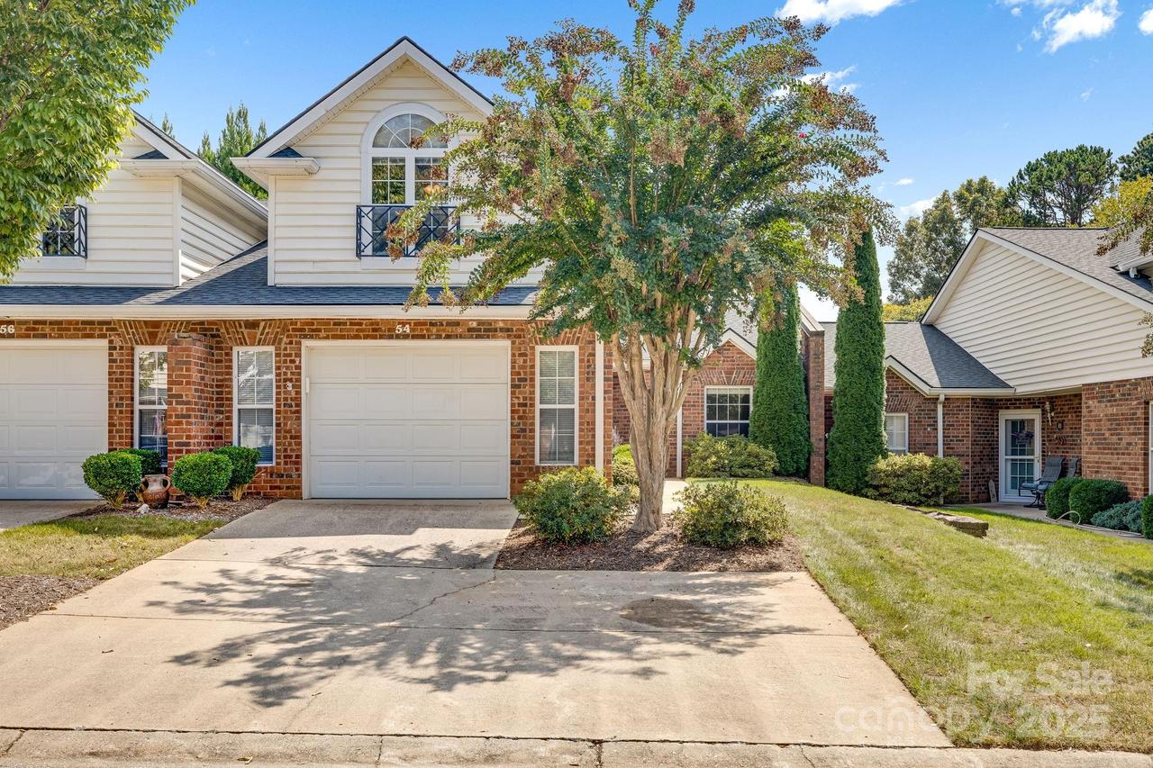 54 Lake Pointe Cir., Hendersonville, NC 28792
