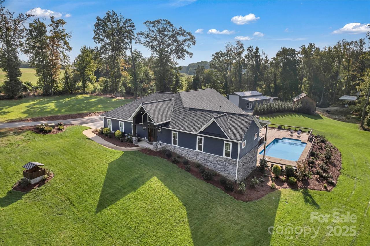 216 Mariposa Rd., Stanley, NC 28164