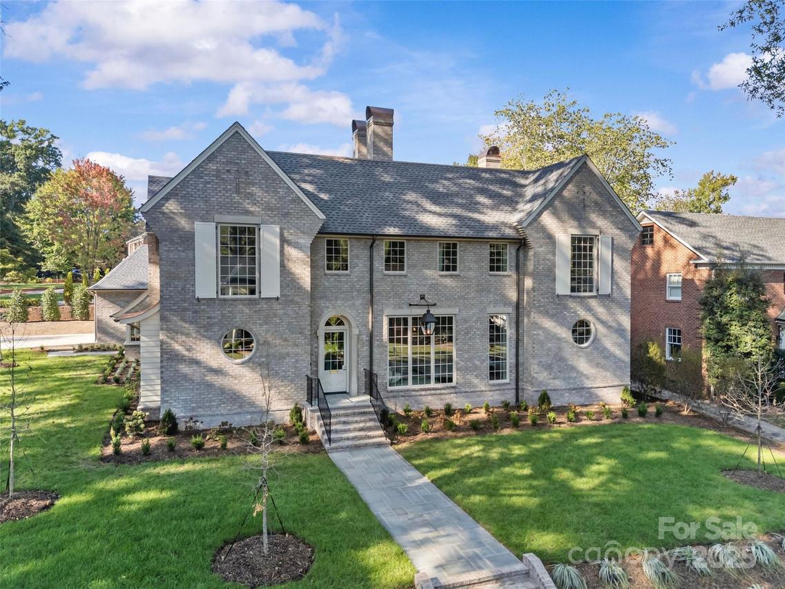 2201 Beverly Dr., Charlotte, NC 28207
