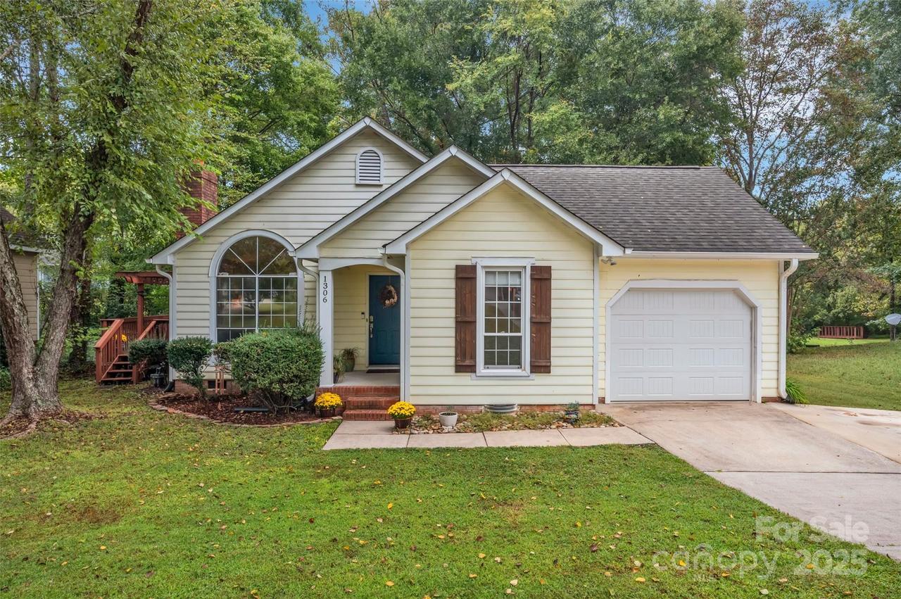 1306 Sugar Hollow Dr., Charlotte, NC 28214