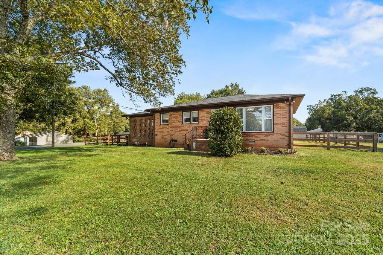 2244 Old Hickory Grove Rd., Mount Holly, NC 28120