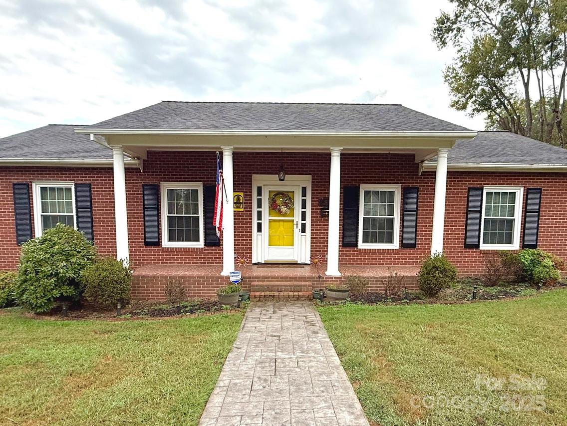 435 Elk Spur St., Elkin, NC 28621