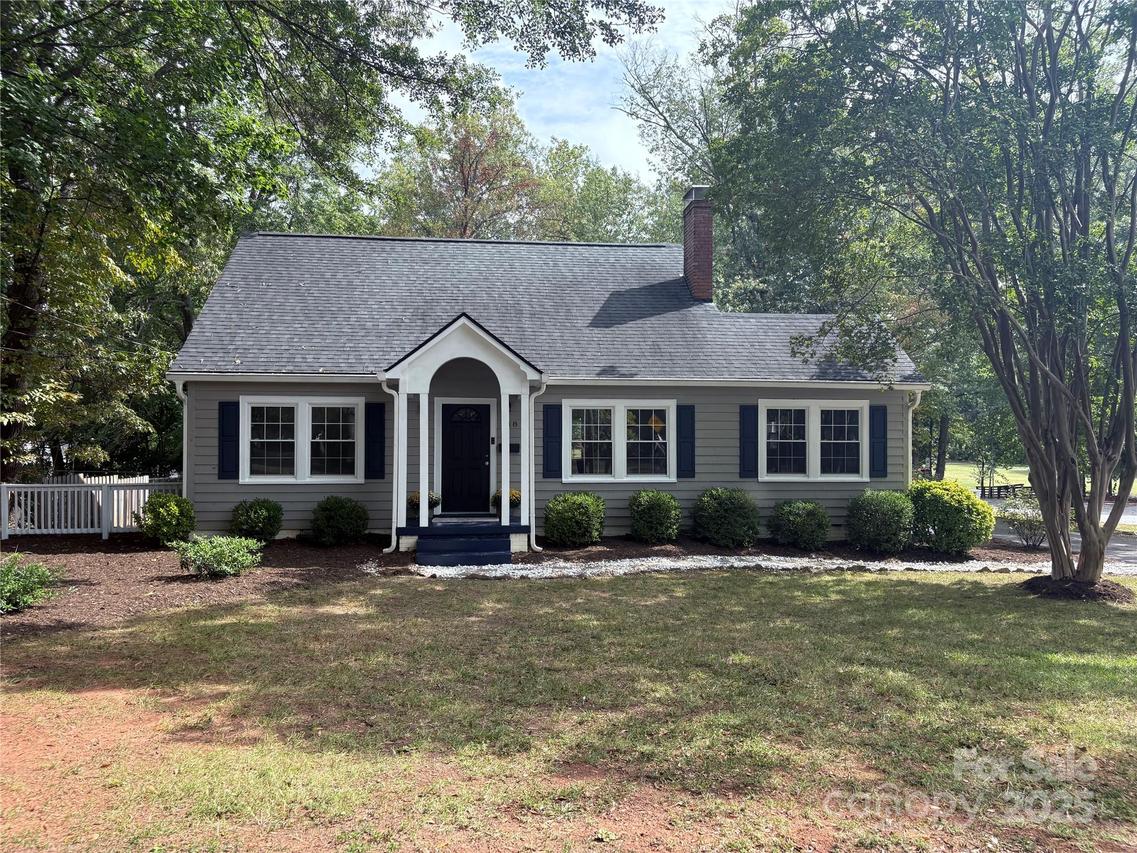 748 4th Street Dr., Hickory, NC 28601
