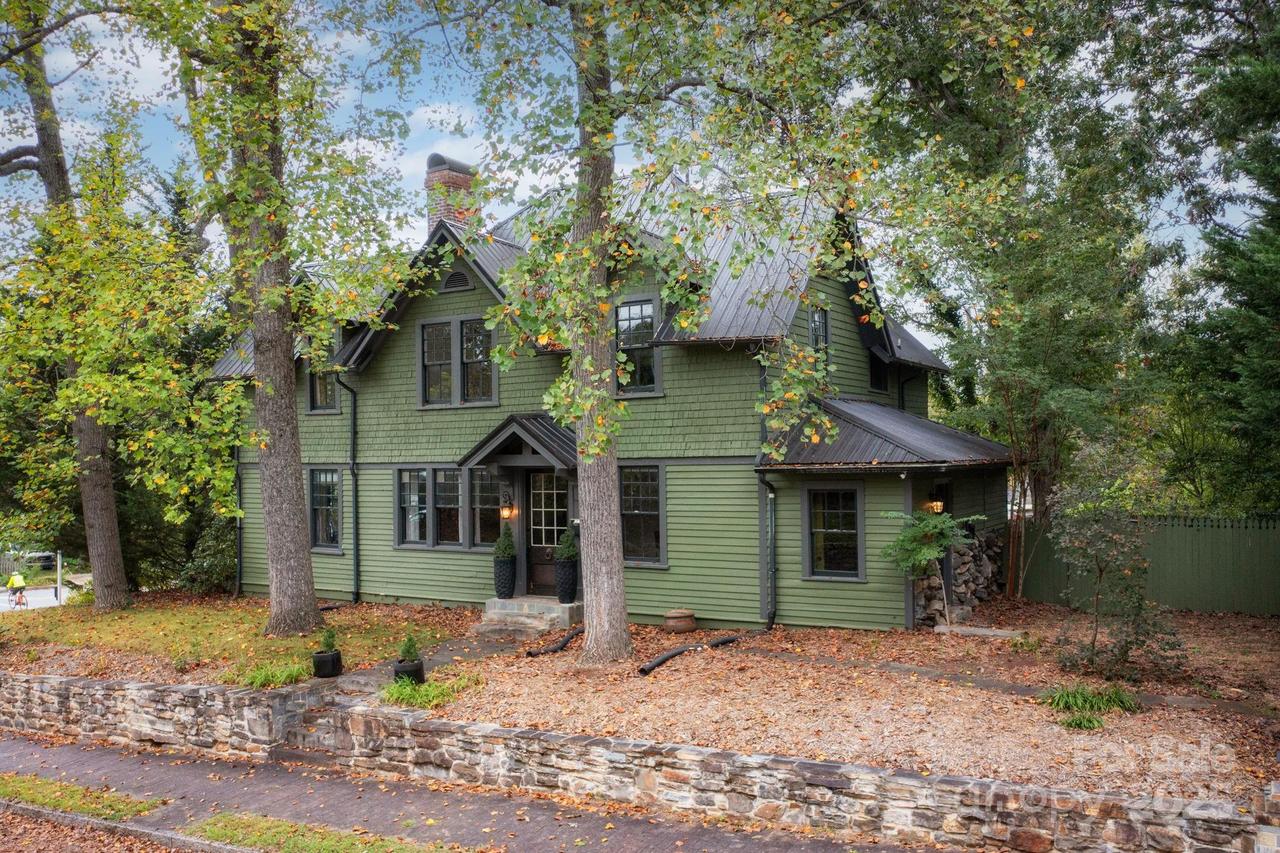 11 Cullowhee St., Asheville, NC 28801
