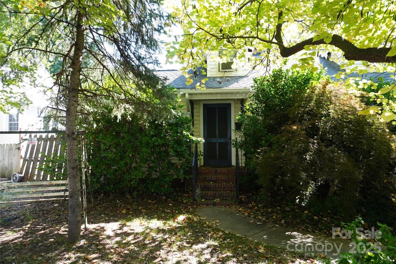 1412 Lyon Ct., Charlotte, NC 28205