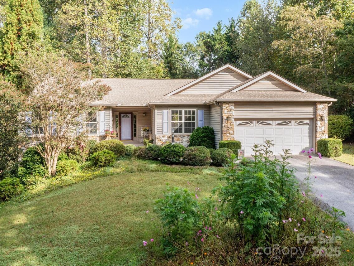 16 Tall Pines Rd., Hendersonville, NC 28739