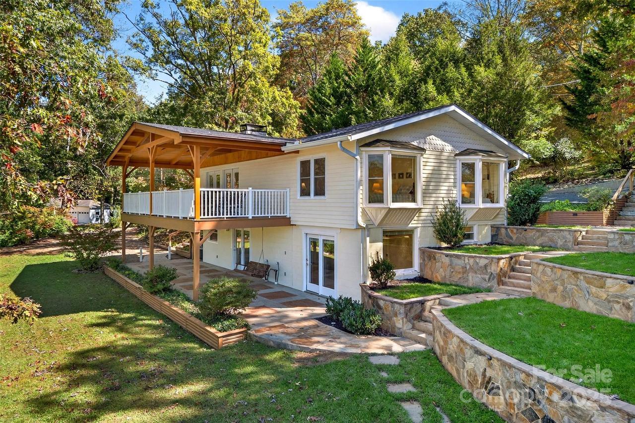 211 Rhododendron Ave., Black Mountain, NC 28711
