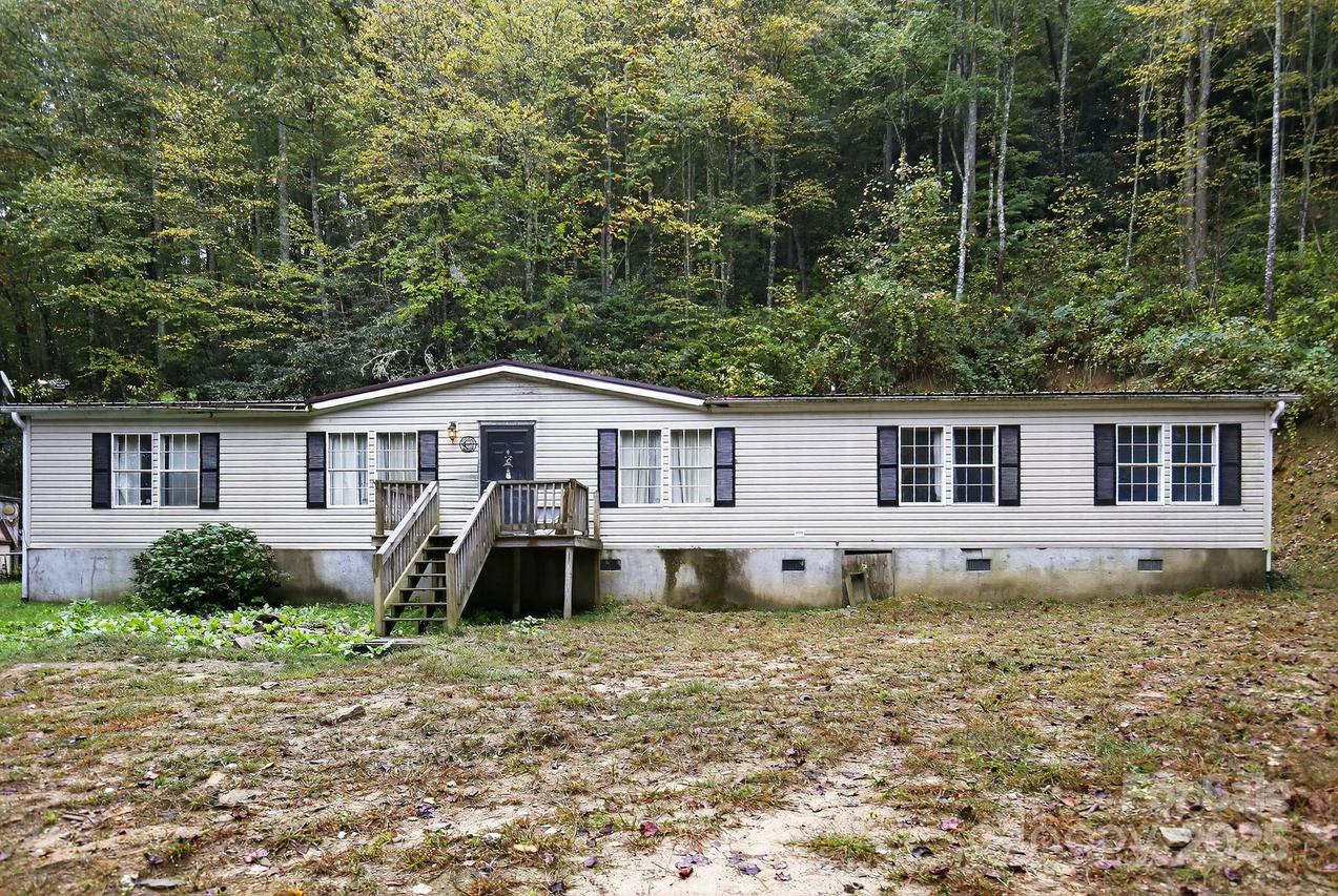 99 Lovdia Ln., Hendersonville, NC 28739