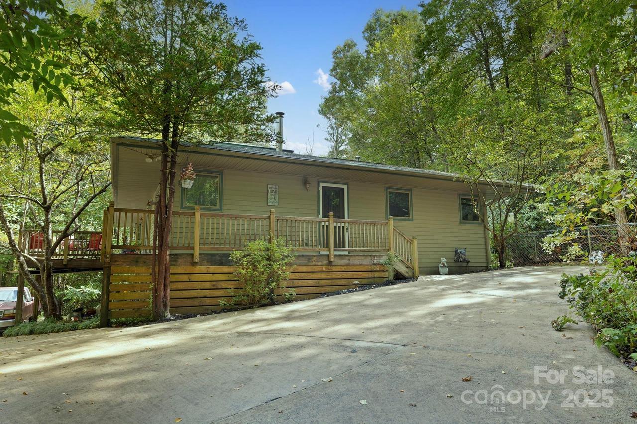 428 Lakeland Dr., Pisgah Forest, NC 28768