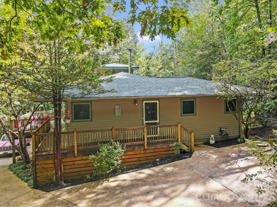 428 Lakeland Dr., Pisgah Forest, NC 28768