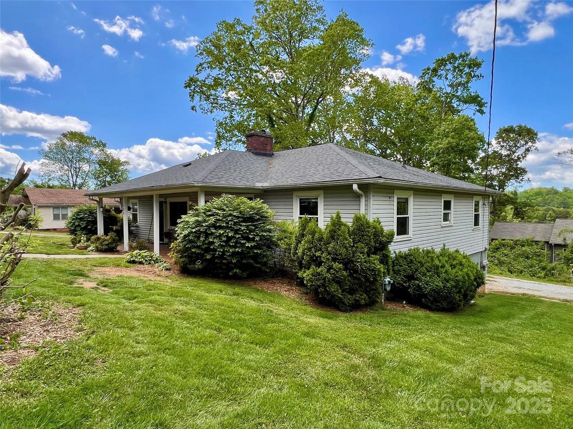 135 Haynes St., Hendersonville, NC 28791