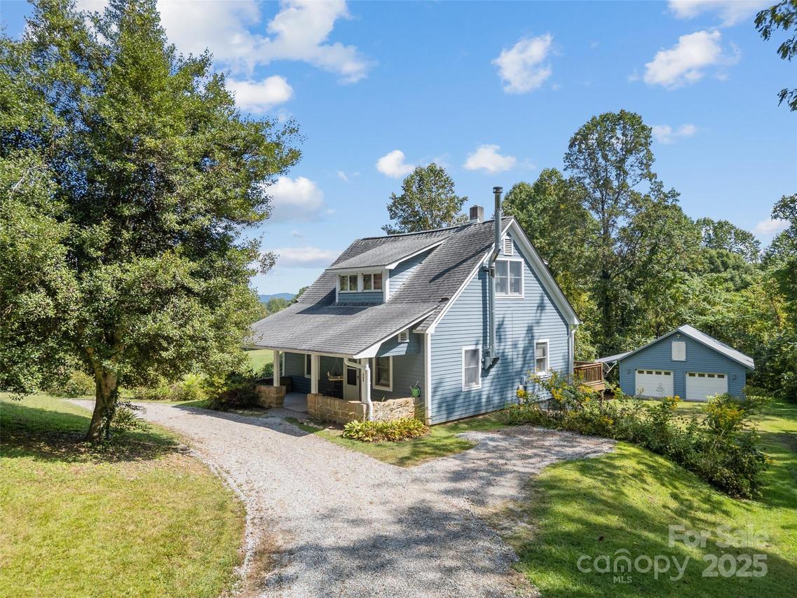 560 Esseola St., Saluda, NC 28773