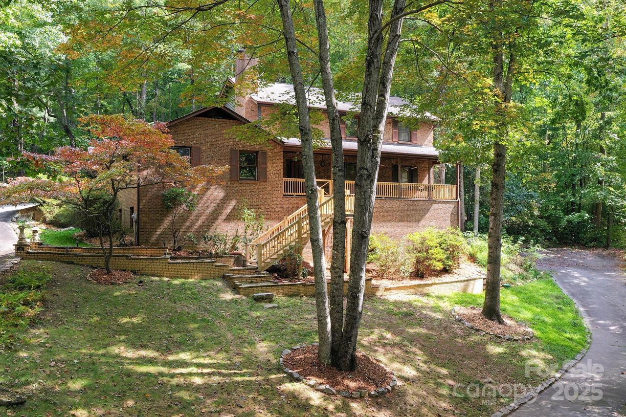 410 Rockwood Dr., Hendersonville, NC 28792