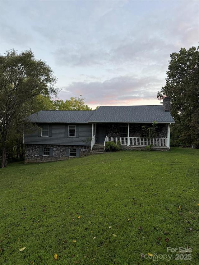 173 Crest View Dr., Marshall, NC 28753