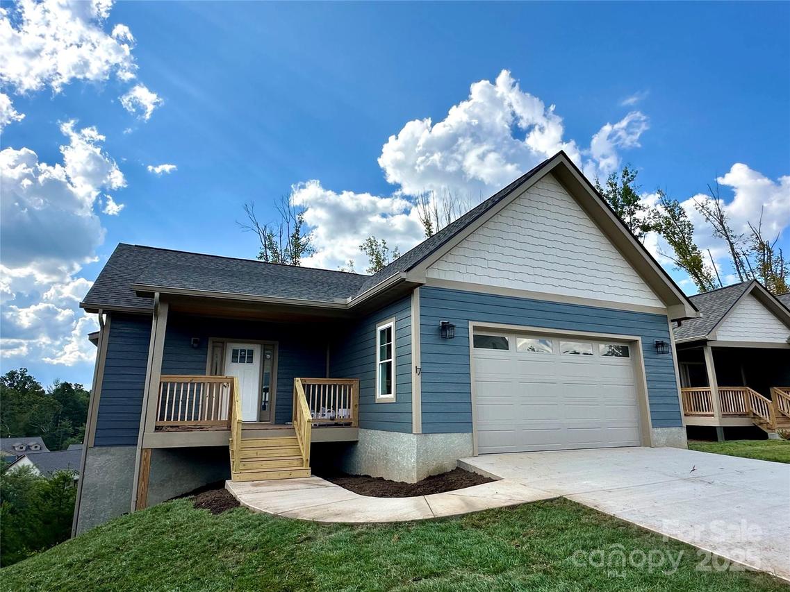 17 Sandstone St., Weaverville, NC 28787