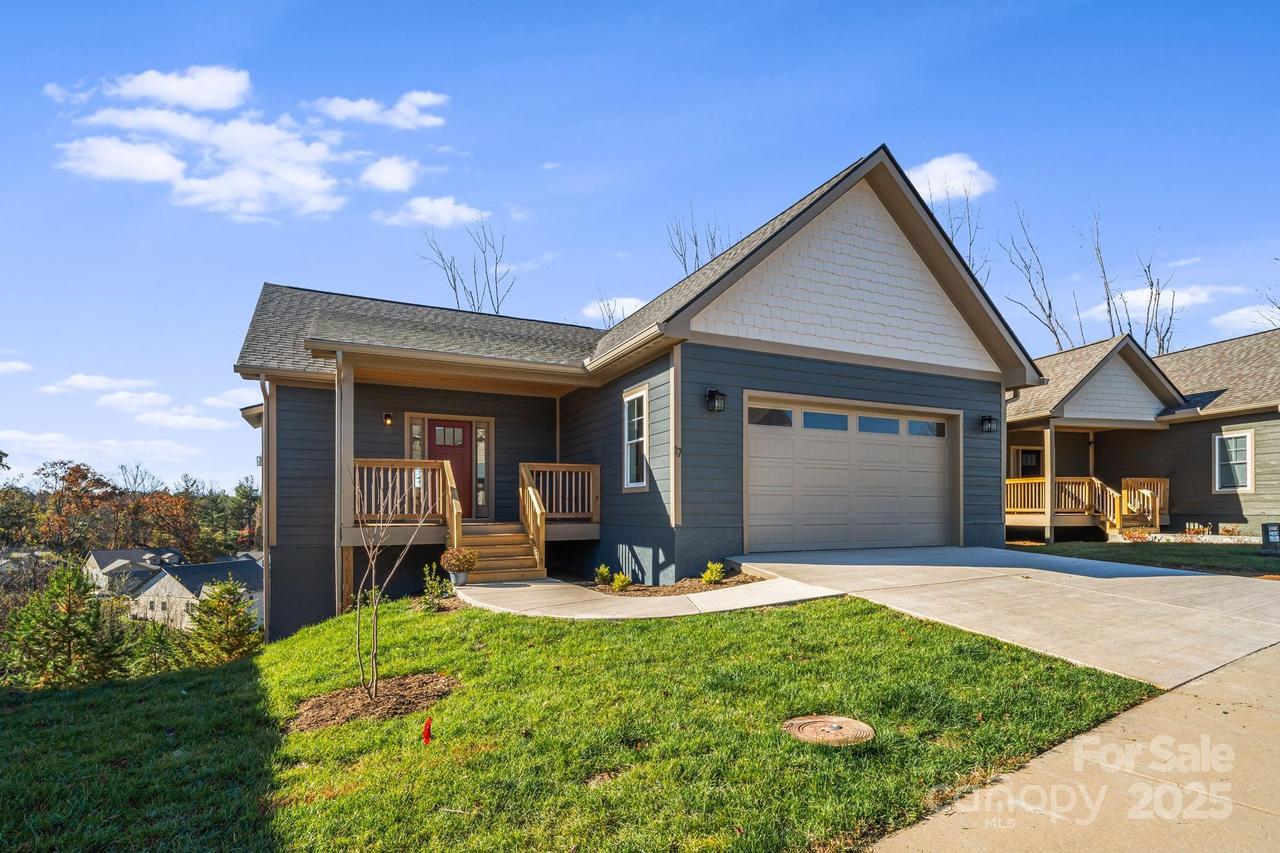 17 Sandstone St., Weaverville, NC 28787