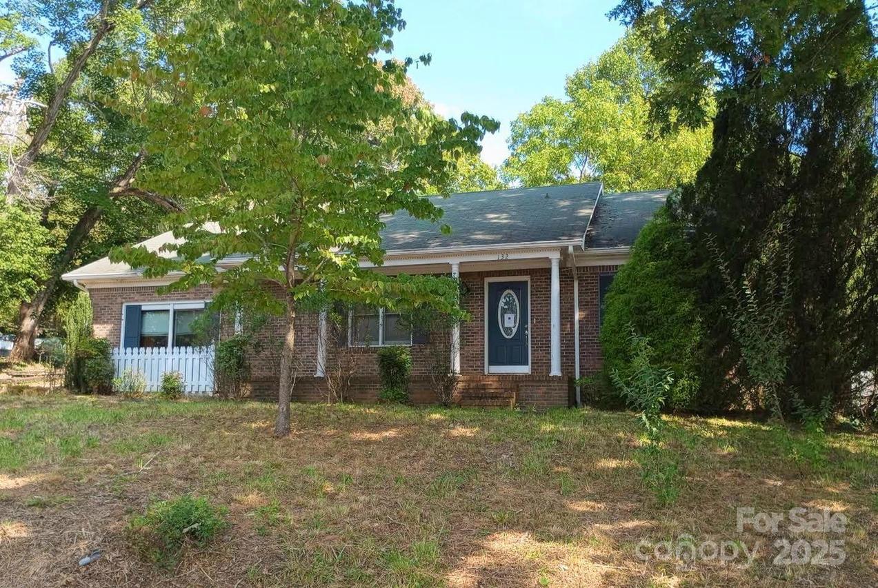 132 Haynes St., Hendersonville, NC 28791