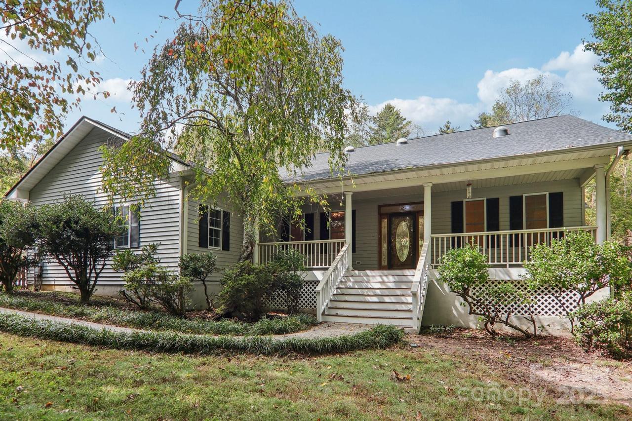 137 Last Resort Ter., Black Mountain, NC 28711