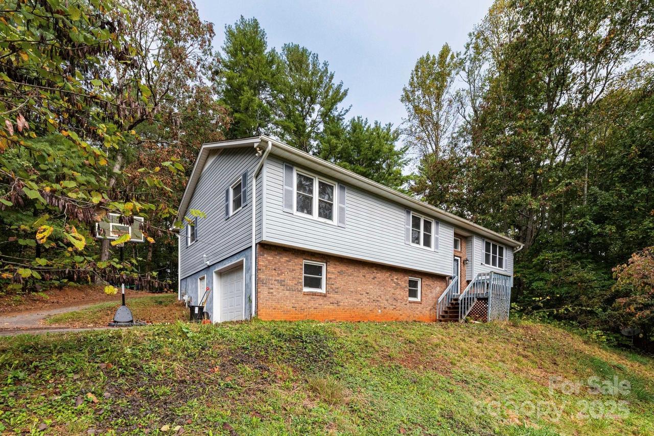 84 High Country Rd., Weaverville, NC 28787