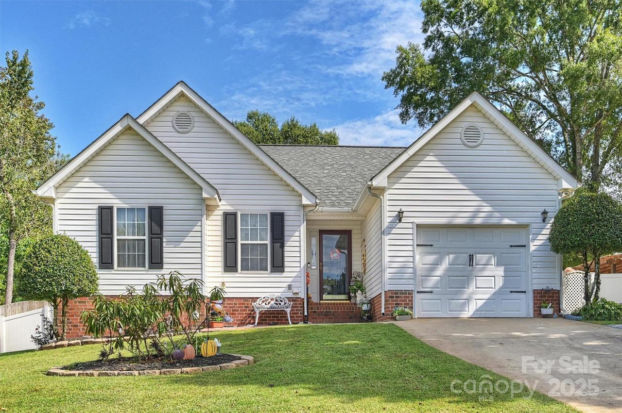 1002 Raywood Ct., Matthews, NC 28104