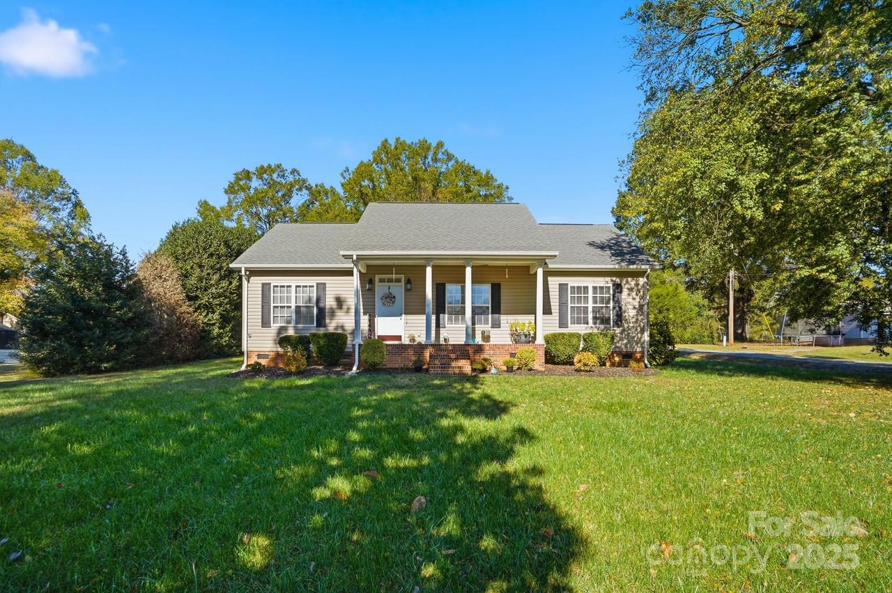 213 Carrie Dr., Oakboro, NC 28129