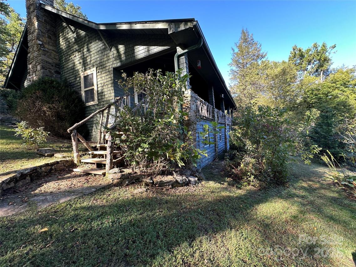 16 Osborn Knob Rd., Little Switzerland, NC 28749