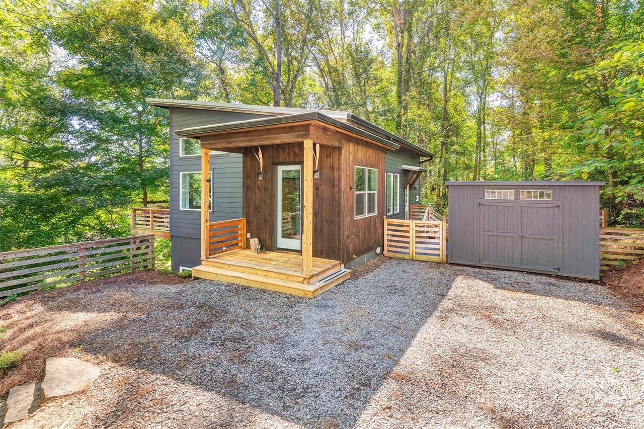 42 Salola St., Asheville, NC 28806