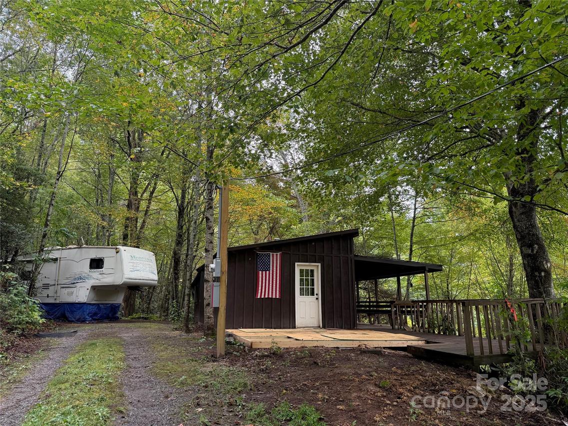 156 Fountain Spring Rd., Tuckasegee, NC 28783