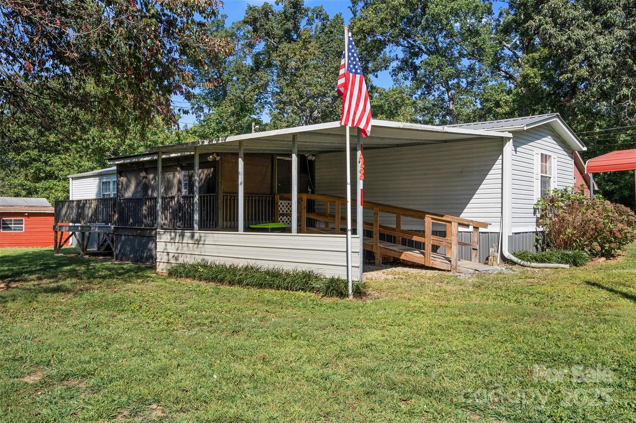 128 St Albans Ln., Lexington, NC 27292