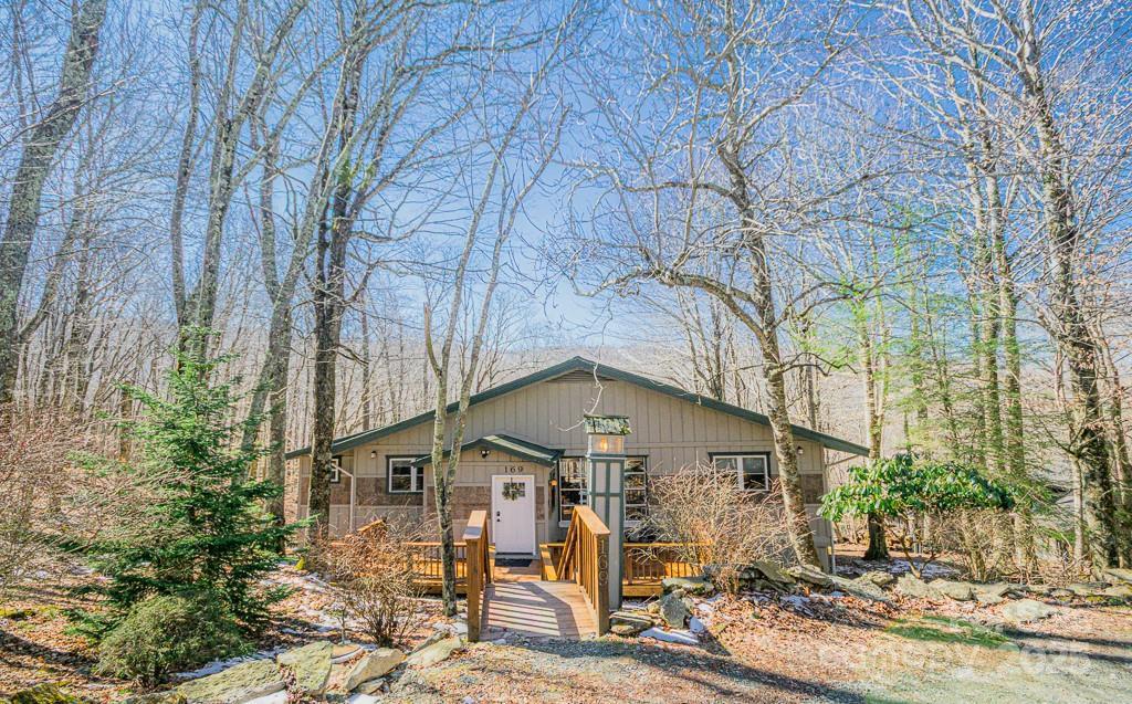 169 Hornbeam Rd., Beech Mountain, NC 28604