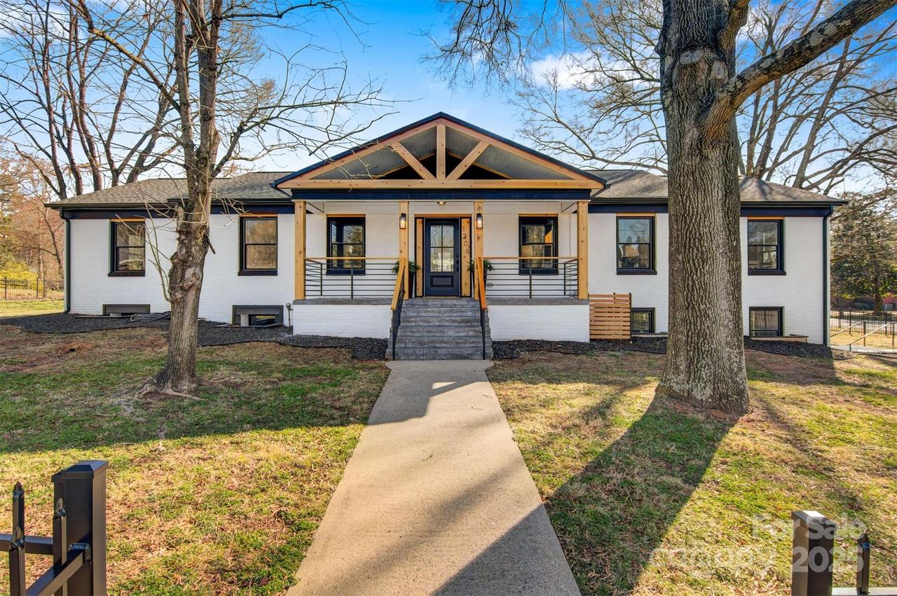1206 9th St., Hickory, NC 28601