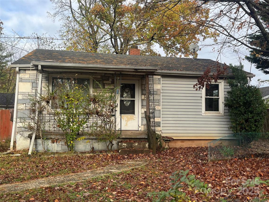 4 La Rue St., Asheville, NC 28806