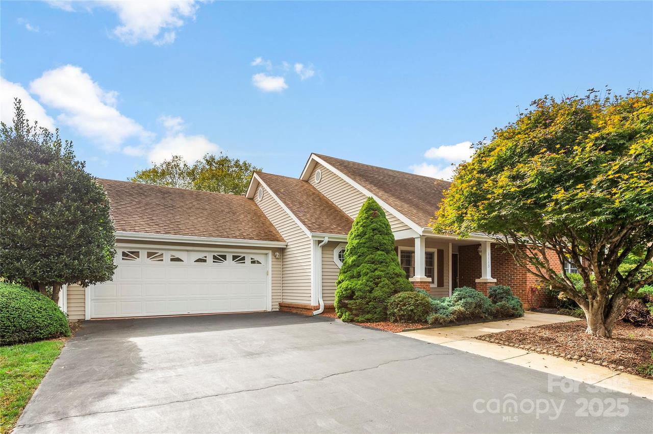 1113 Citation Cir., Hendersonville, NC 28739