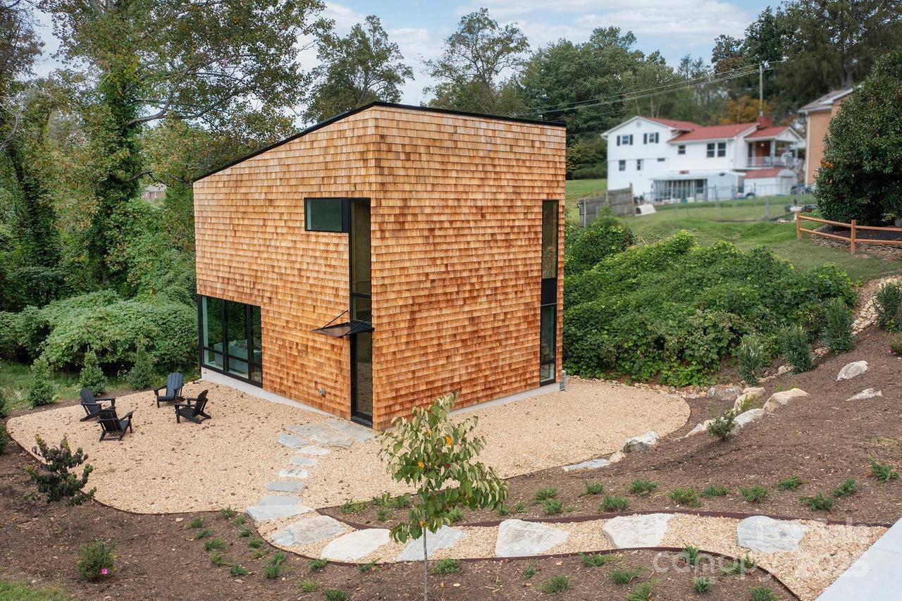7 Haith Dr., Asheville, NC 28801