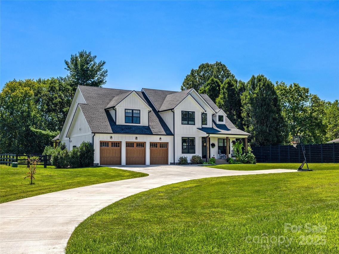 58 Wintercress Dr., Mills River, NC 28759