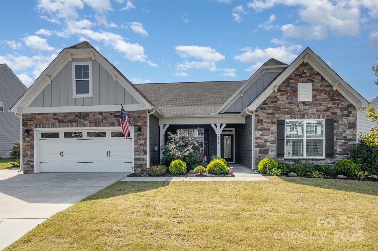 5351 Pembrey Dr., Denver, NC 28037