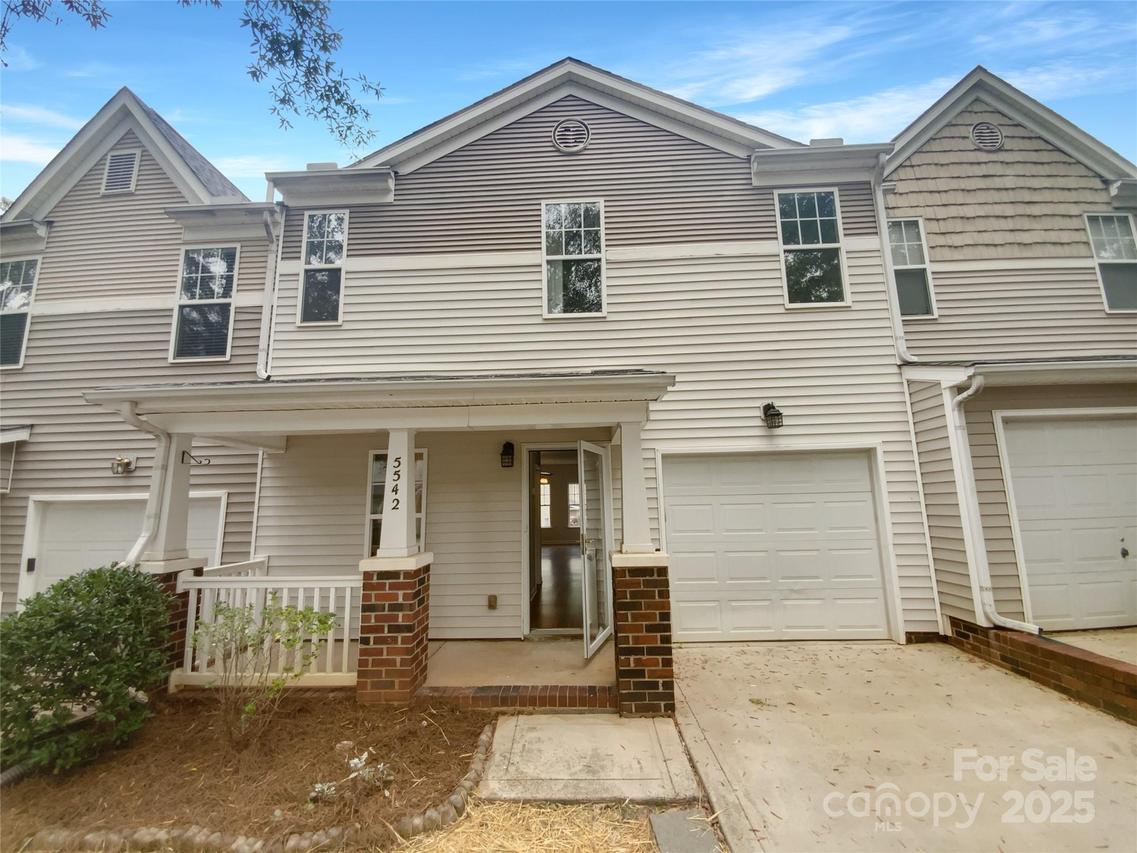 5542 Santeelah Ct., Charlotte, NC 28217