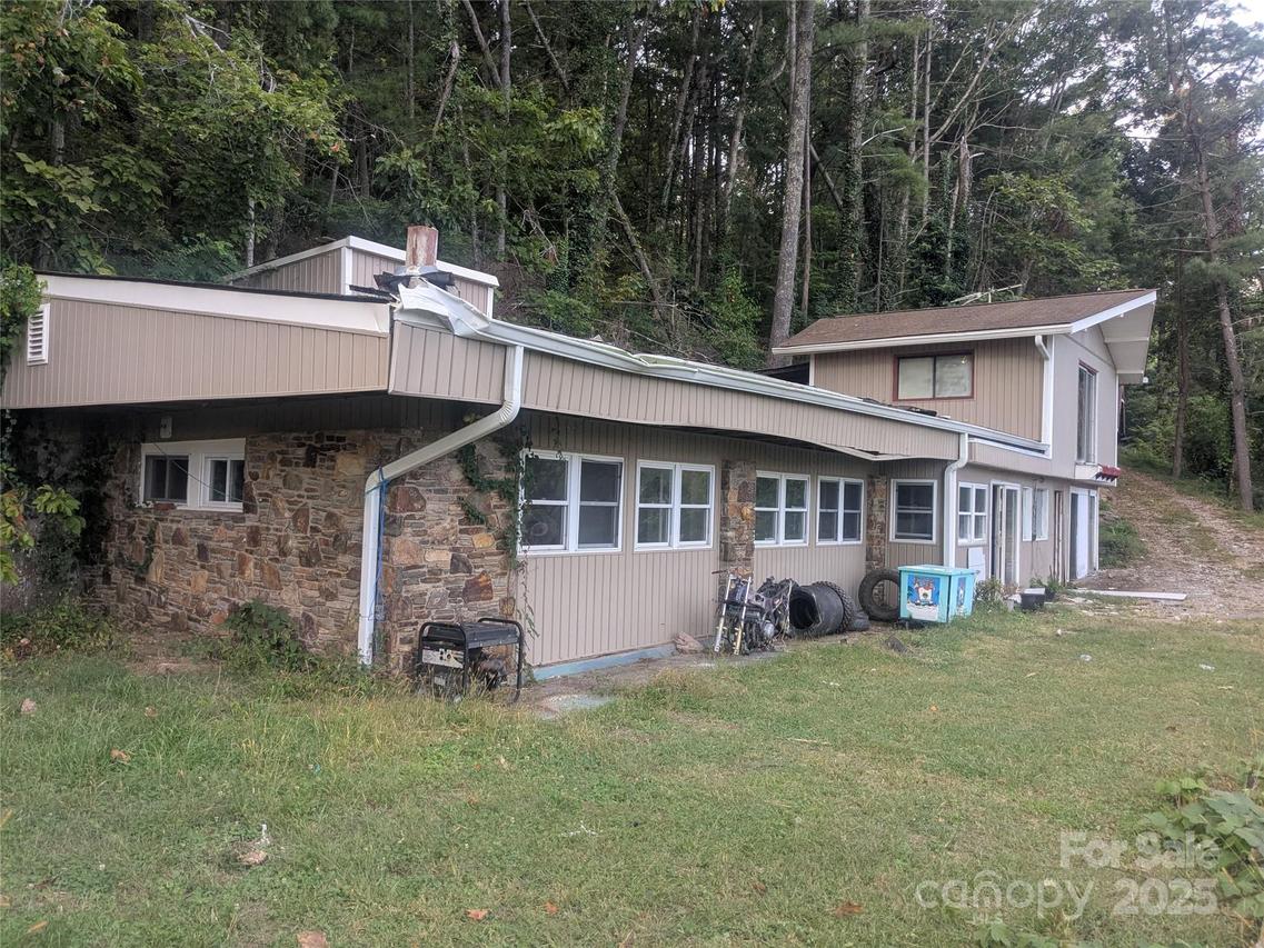 33 Venus Dr., Asheville, NC 28804